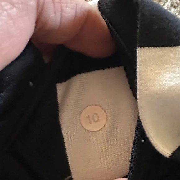 Lululemon Athletica Black Groove flare/Yoga Pant(Luon) - Picture 6 of 9